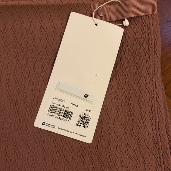 Only 1 left!! NWT Lululemon Vinyasa Scarf - Picture 4 of 5